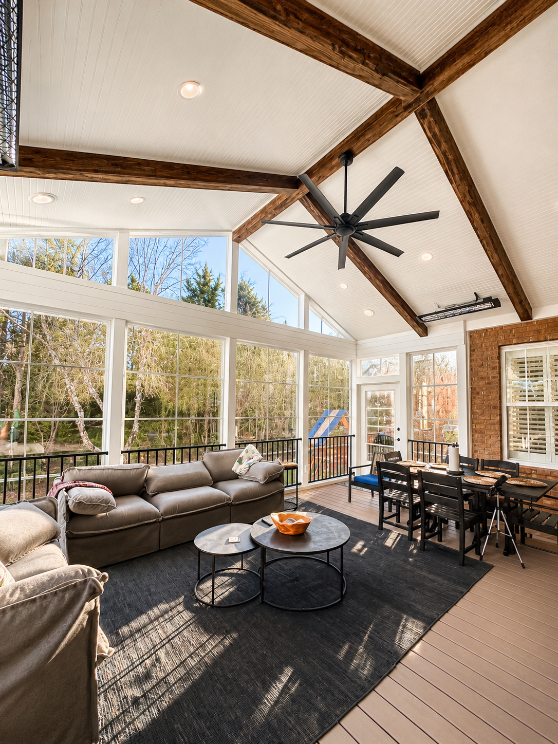 Covered porch & outdoor living space